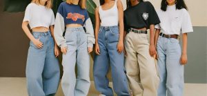 Provide visuals of contemporary outfits showcasing stylish ways to wear baggy jeans